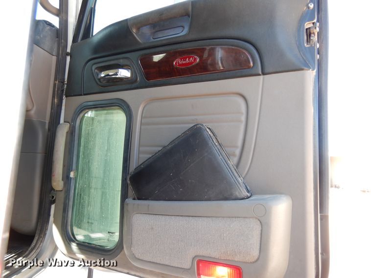 image for item DI8540 2012 Peterbilt 388  semi truck