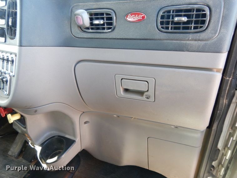 image for item DI8540 2012 Peterbilt 388  semi truck