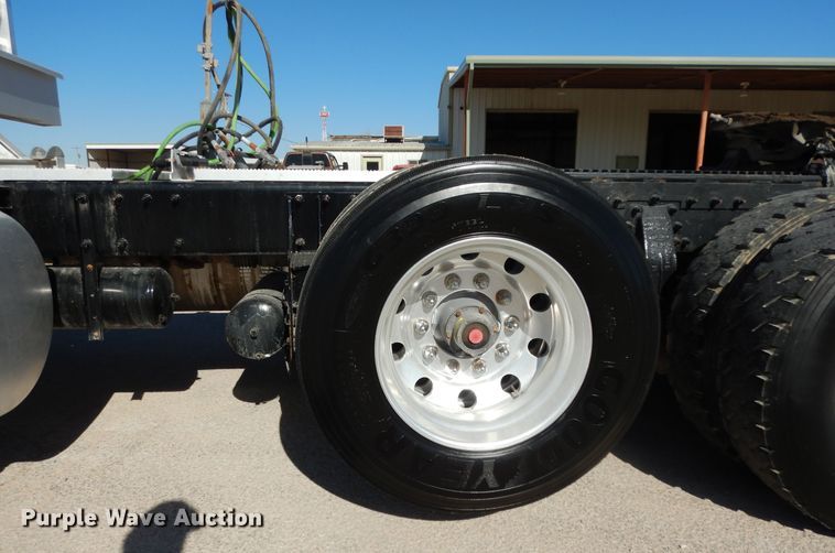 image for item DI8540 2012 Peterbilt 388  semi truck