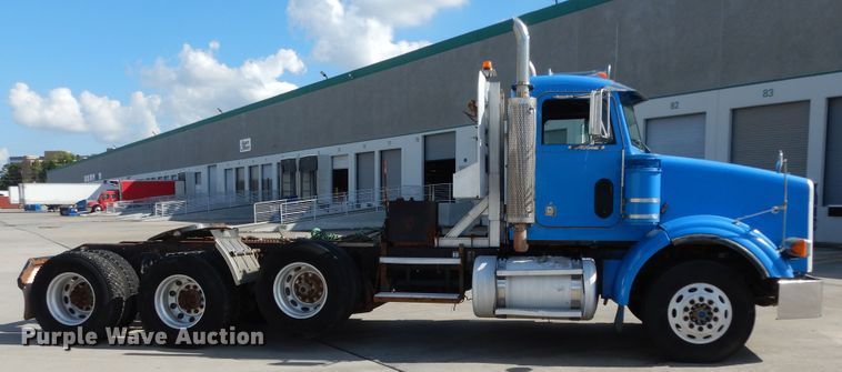 image for item DJ7442 2004 Peterbilt 378  semi truck