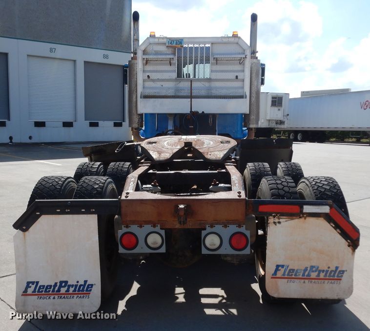 image for item DJ7442 2004 Peterbilt 378  semi truck