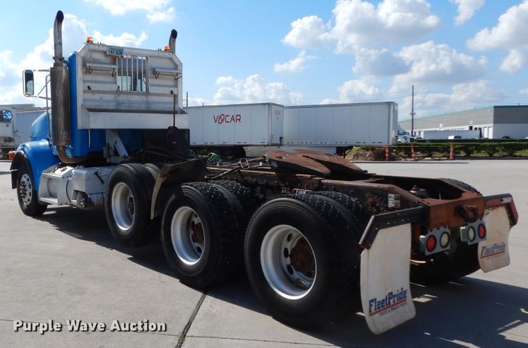 image for item DJ7442 2004 Peterbilt 378  semi truck