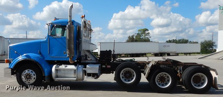 image for item DJ7442 2004 Peterbilt 378  semi truck