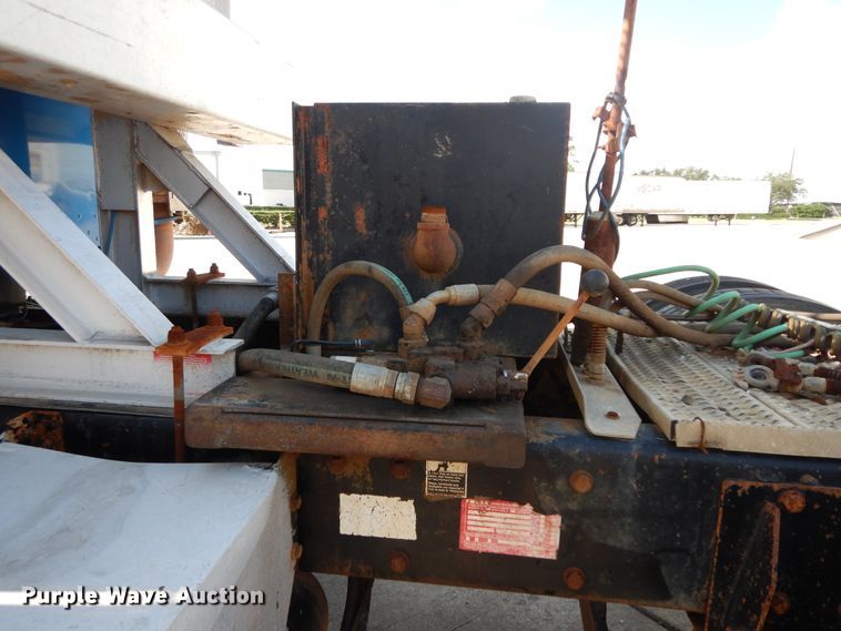 image for item DJ7442 2004 Peterbilt 378  semi truck