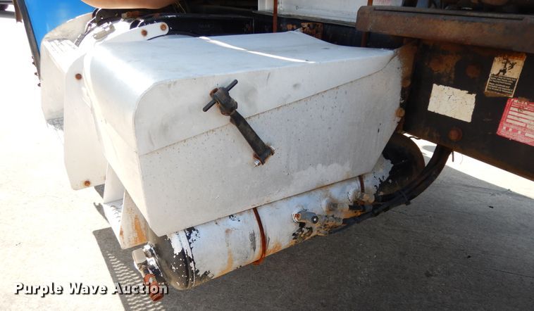 image for item DJ7442 2004 Peterbilt 378  semi truck