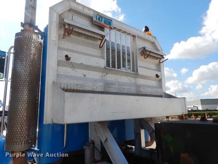 image for item DJ7442 2004 Peterbilt 378  semi truck