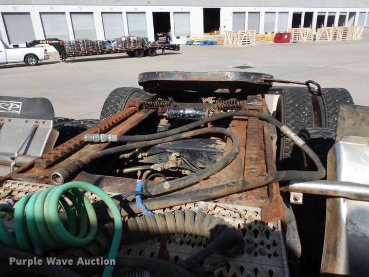 image for item DJ7442 2004 Peterbilt 378  semi truck