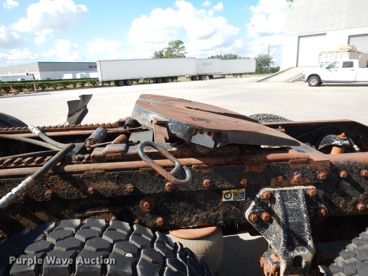 image for item DJ7442 2004 Peterbilt 378  semi truck