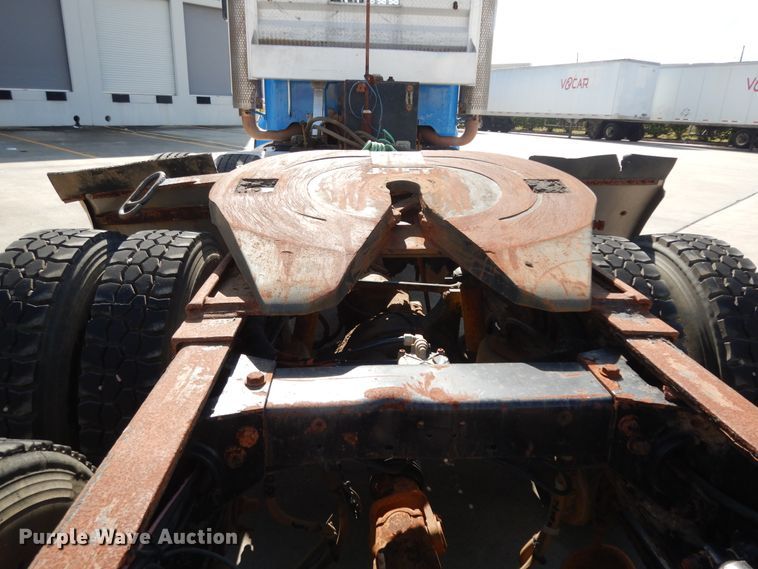 image for item DJ7442 2004 Peterbilt 378  semi truck