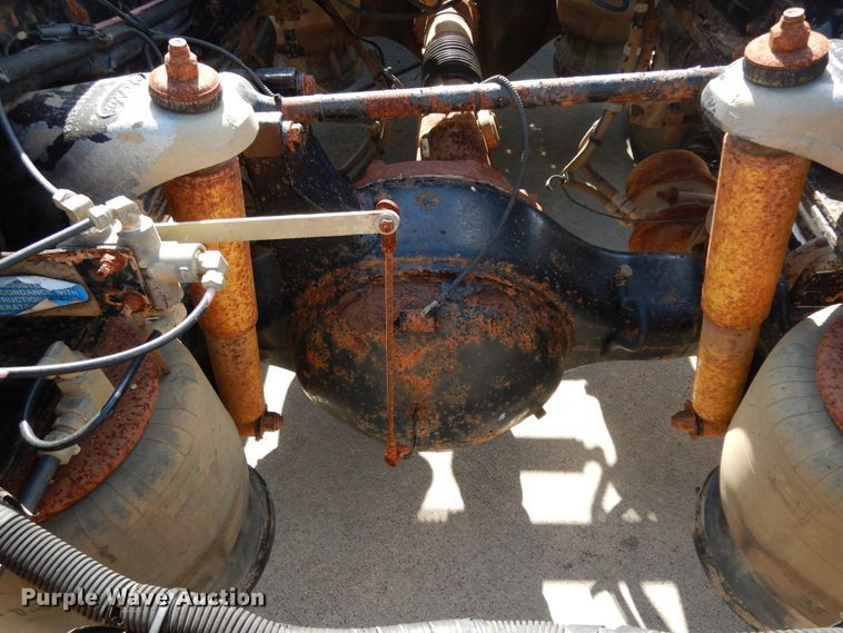 image for item DJ7442 2004 Peterbilt 378  semi truck