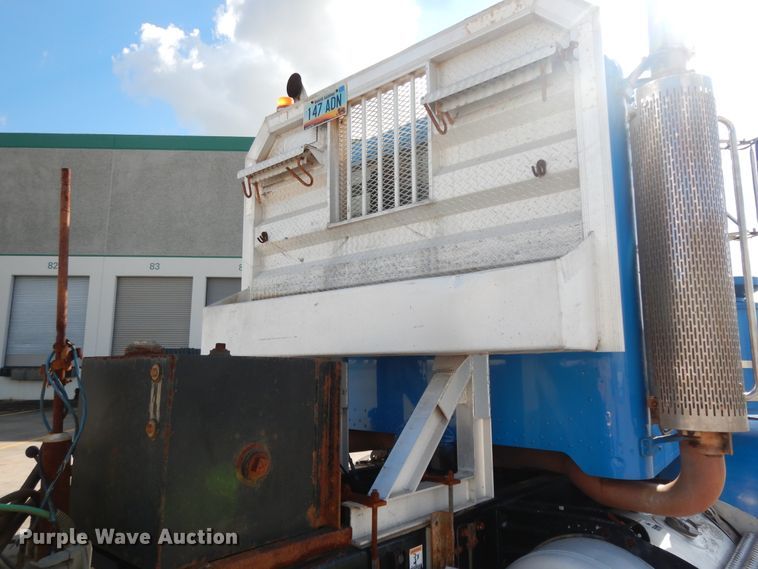 image for item DJ7442 2004 Peterbilt 378  semi truck