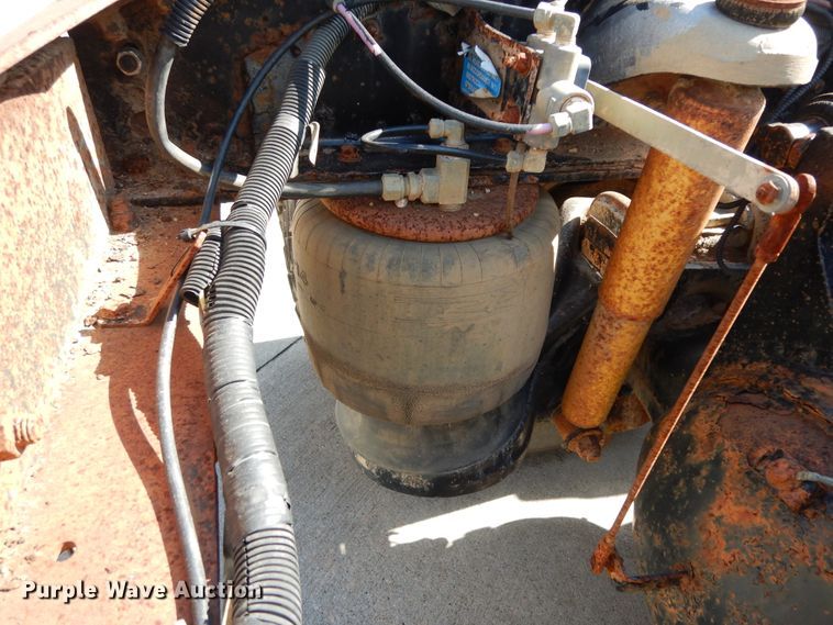 image for item DJ7442 2004 Peterbilt 378  semi truck