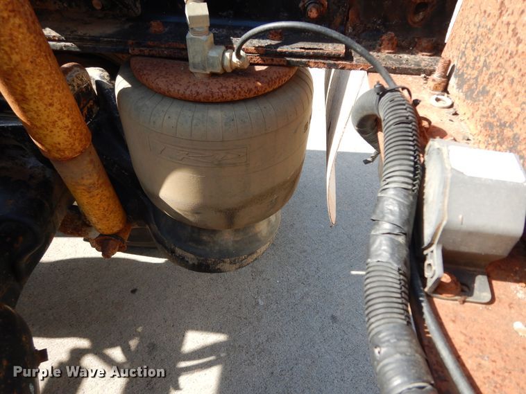 image for item DJ7442 2004 Peterbilt 378  semi truck