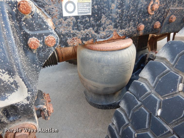 image for item DJ7442 2004 Peterbilt 378  semi truck