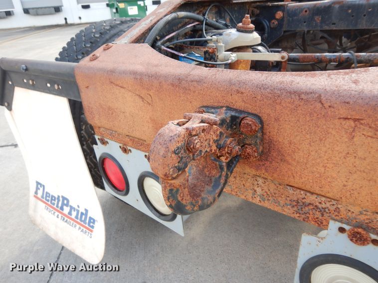 image for item DJ7442 2004 Peterbilt 378  semi truck