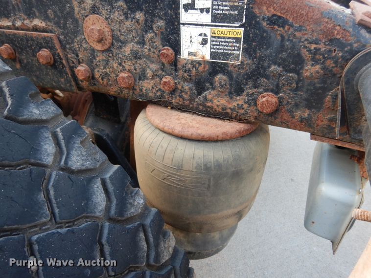 image for item DJ7442 2004 Peterbilt 378  semi truck