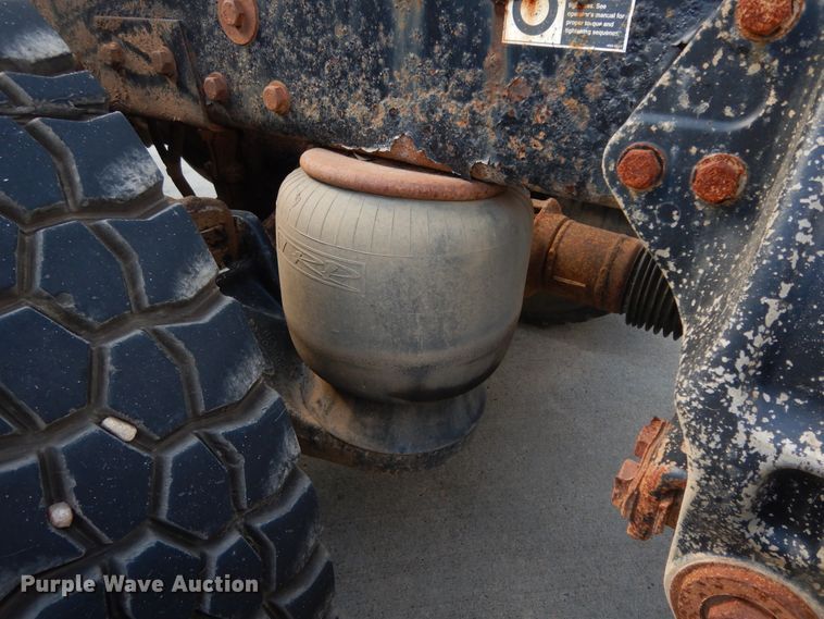 image for item DJ7442 2004 Peterbilt 378  semi truck