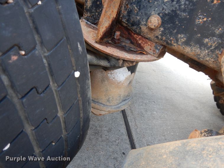 image for item DJ7442 2004 Peterbilt 378  semi truck