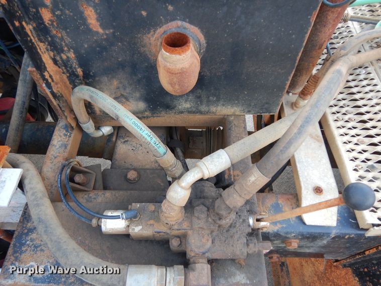 image for item DJ7442 2004 Peterbilt 378  semi truck