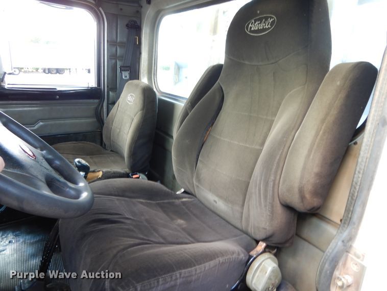 image for item DJ7442 2004 Peterbilt 378  semi truck