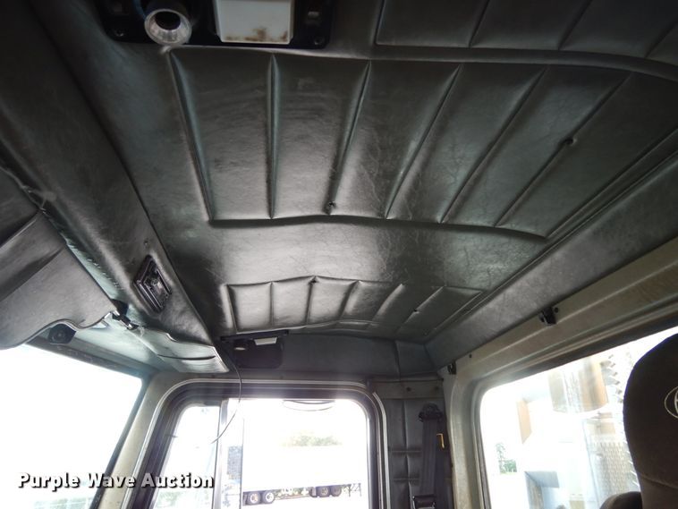 image for item DJ7442 2004 Peterbilt 378  semi truck