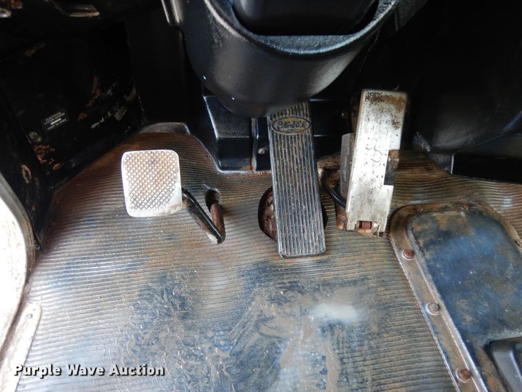 image for item DJ7442 2004 Peterbilt 378  semi truck