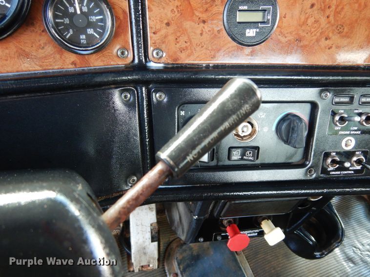 image for item DJ7442 2004 Peterbilt 378  semi truck