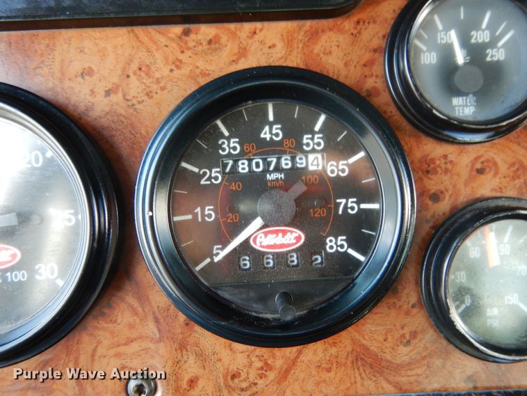 image for item DJ7442 2004 Peterbilt 378  semi truck