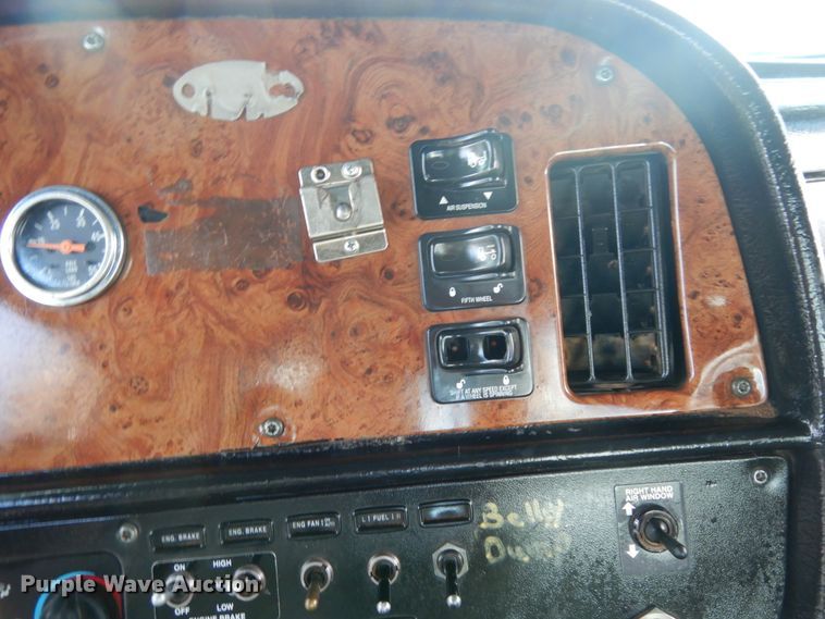 image for item DJ7442 2004 Peterbilt 378  semi truck