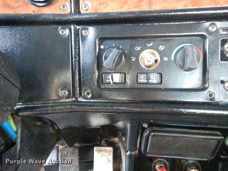 image for item DJ7442 2004 Peterbilt 378  semi truck