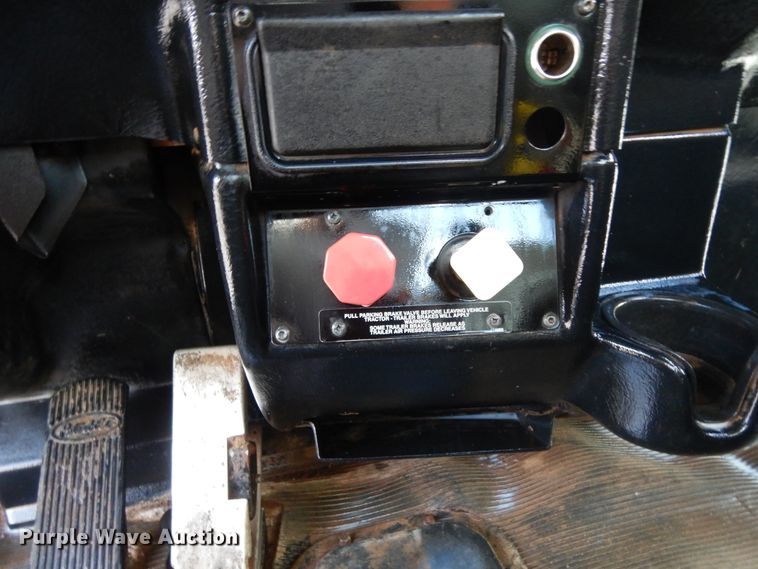 image for item DJ7442 2004 Peterbilt 378  semi truck