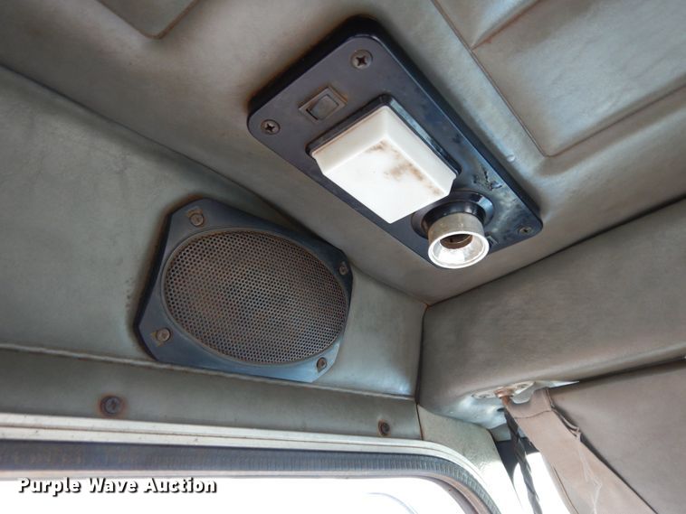 image for item DJ7442 2004 Peterbilt 378  semi truck