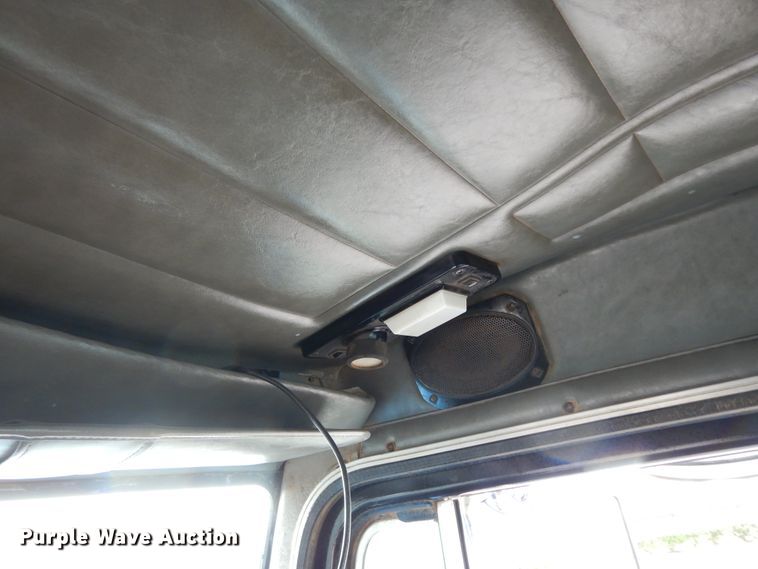 image for item DJ7442 2004 Peterbilt 378  semi truck