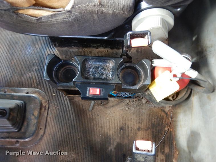 image for item DJ7442 2004 Peterbilt 378  semi truck