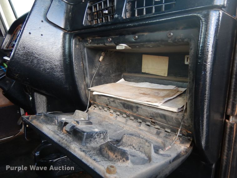 image for item DJ7442 2004 Peterbilt 378  semi truck