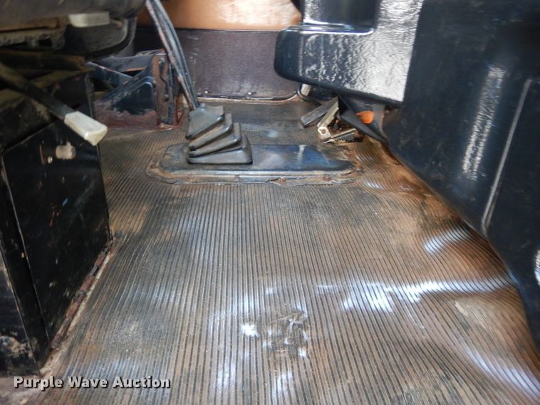 image for item DJ7442 2004 Peterbilt 378  semi truck