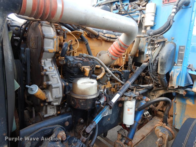 image for item DJ7442 2004 Peterbilt 378  semi truck