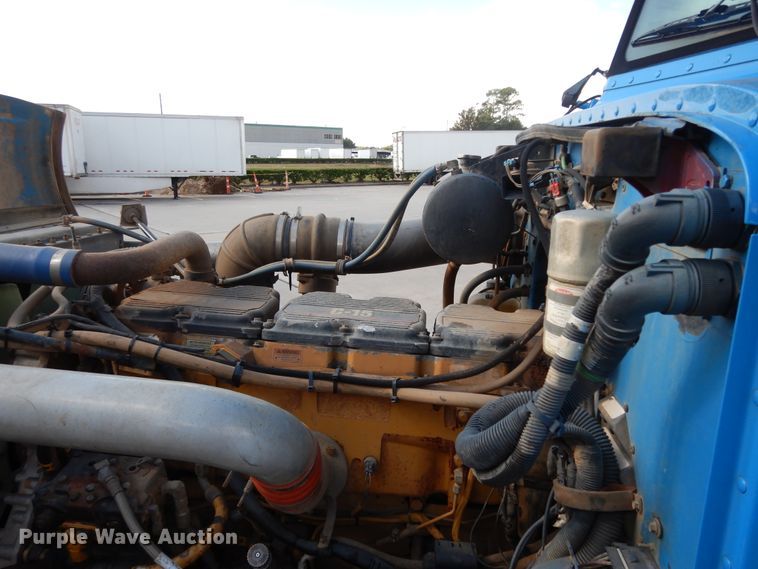 image for item DJ7442 2004 Peterbilt 378  semi truck