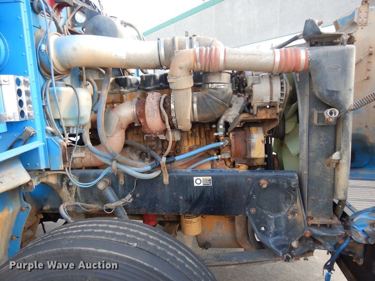 image for item DJ7442 2004 Peterbilt 378  semi truck