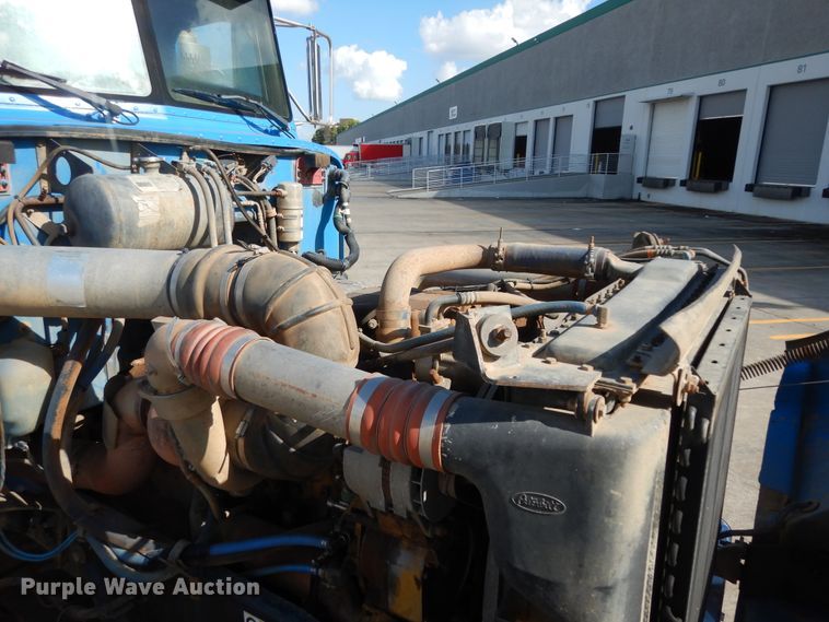 image for item DJ7442 2004 Peterbilt 378  semi truck