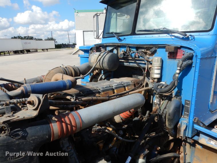 image for item DJ7442 2004 Peterbilt 378  semi truck