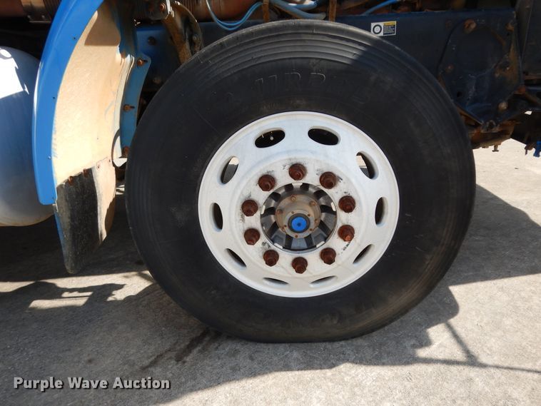 image for item DJ7442 2004 Peterbilt 378  semi truck