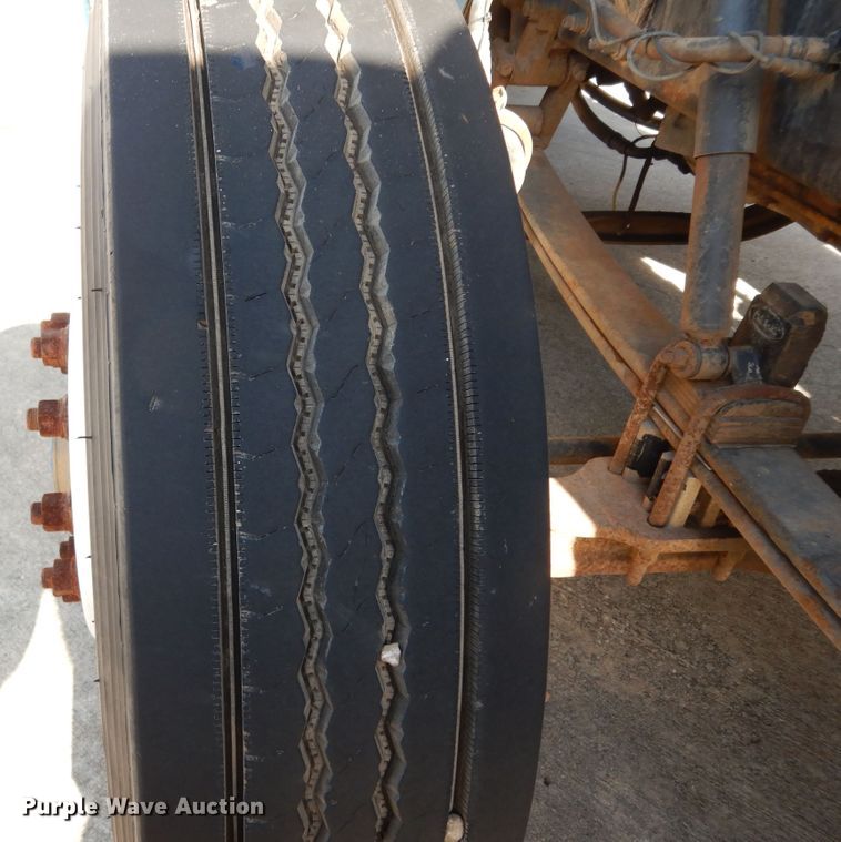 image for item DJ7442 2004 Peterbilt 378  semi truck