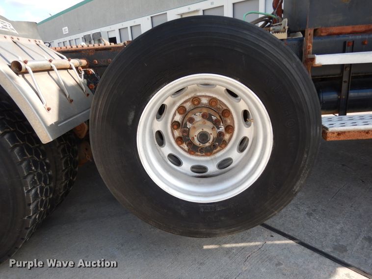 image for item DJ7442 2004 Peterbilt 378  semi truck