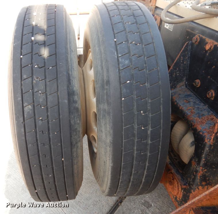 image for item DJ7442 2004 Peterbilt 378  semi truck