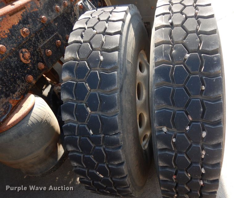 image for item DJ7442 2004 Peterbilt 378  semi truck