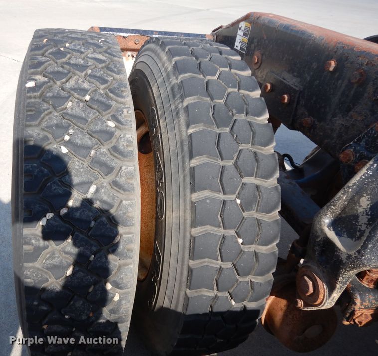 image for item DJ7442 2004 Peterbilt 378  semi truck