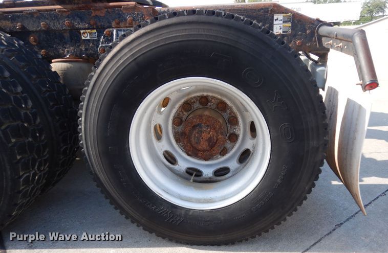 image for item DJ7442 2004 Peterbilt 378  semi truck