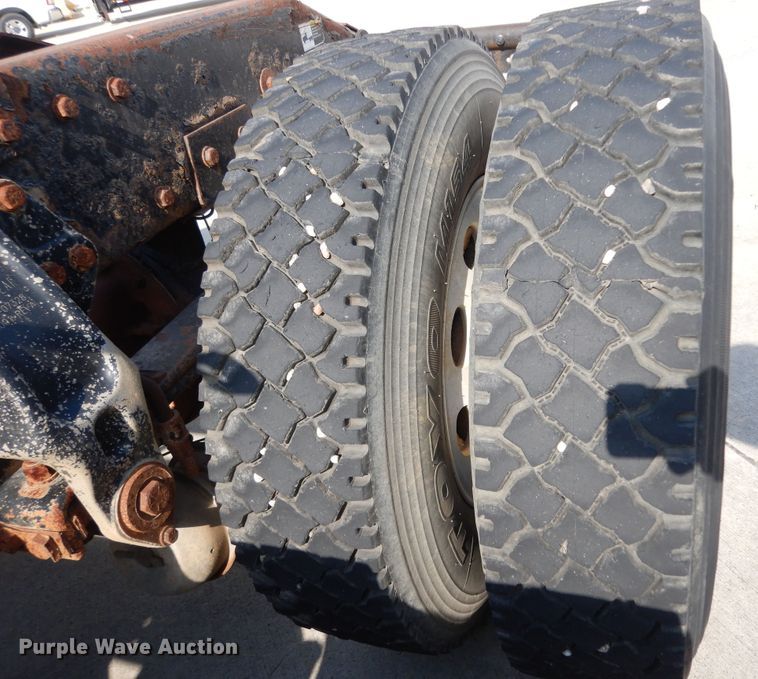 image for item DJ7442 2004 Peterbilt 378  semi truck