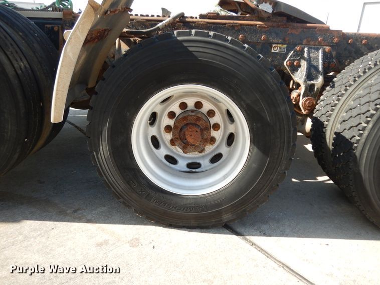 image for item DJ7442 2004 Peterbilt 378  semi truck